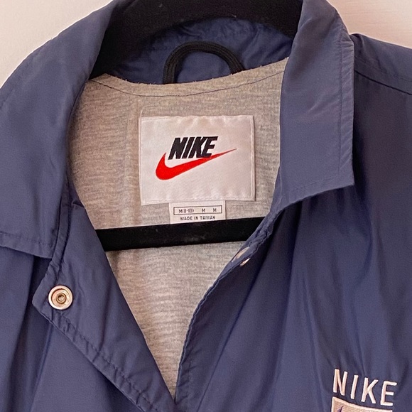 Vintage NIKE windbreaker - Picture 3 of 3